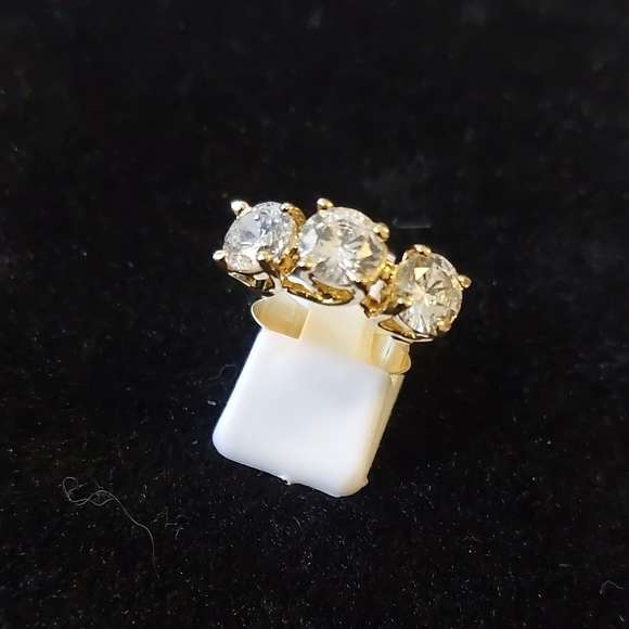 Goldtone 3 Stone CZ Ring Size 5 Bling! - Picture 3 of 8